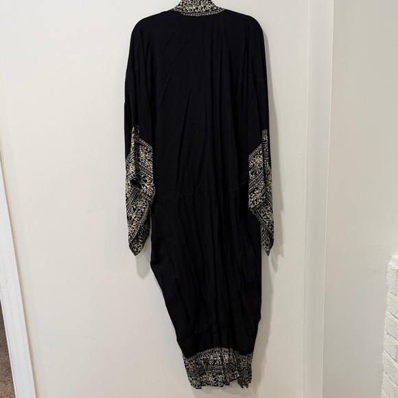 Elegant Black and White Women's Robe / swim cover up - Picture 2 of 10